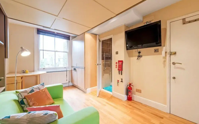 41/43 Unique Studio With French Sliding Bed