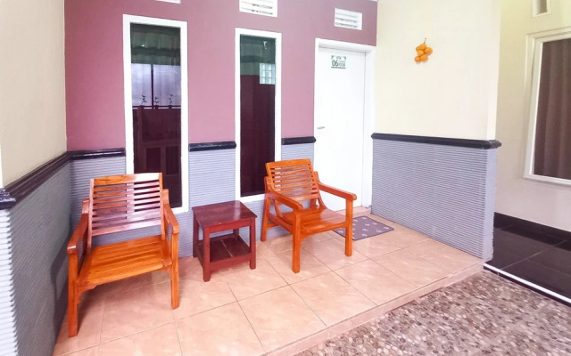 Lancar Homestay Syariah near BNS Mitra RedDoorz – Balcony – Batu