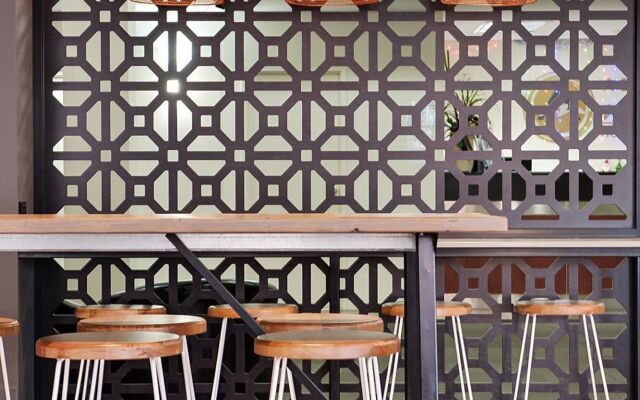 Comfort Hotel Adelaide Meridien