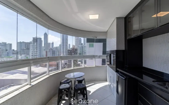 Aprt w Balcony 600m fr the Coast Centro BC Ejf0702