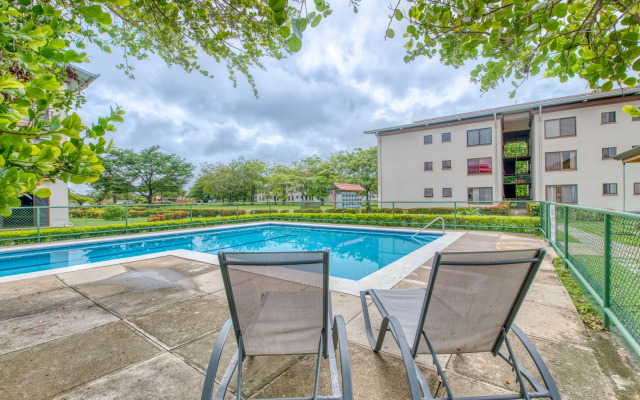 Golden Getaway Apartments