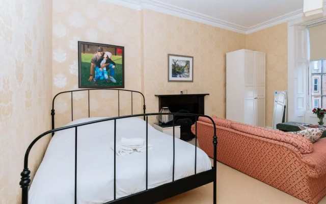 Spacious 4 Bedroom Apartment Near The Meadows/old Town