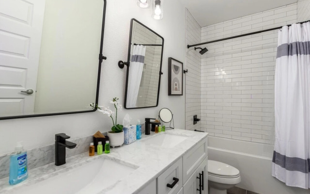 Merlot Gilbert 3 Bedroom Home by RedAwning