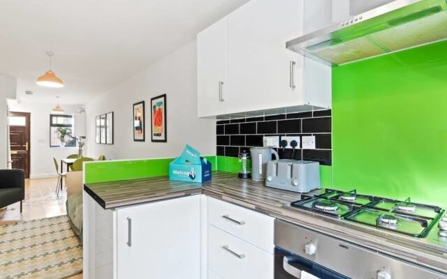 Bright 2 Bedroom House in Kennington