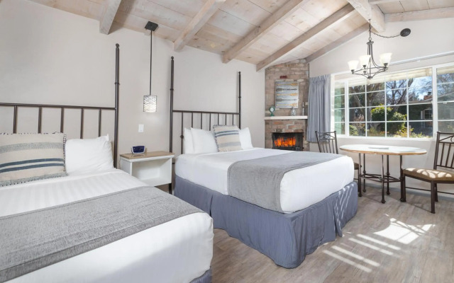 Sky Ranch Lodge