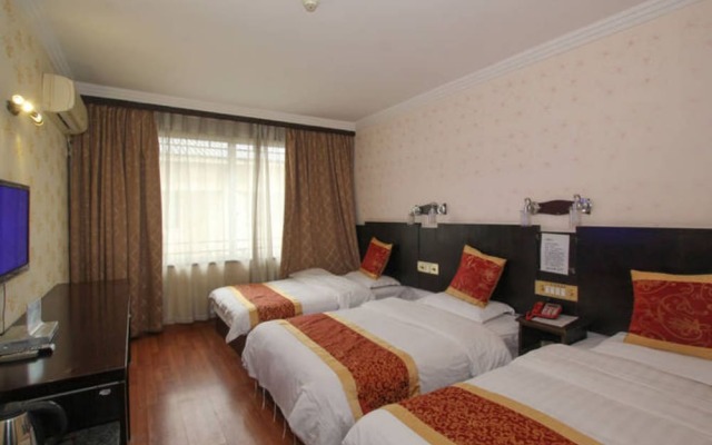 Yueguang Holiday Hotel