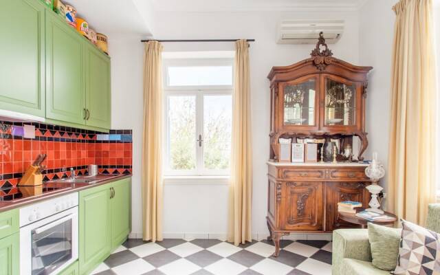 Stylish Art Deco Apartment Close To The Beach