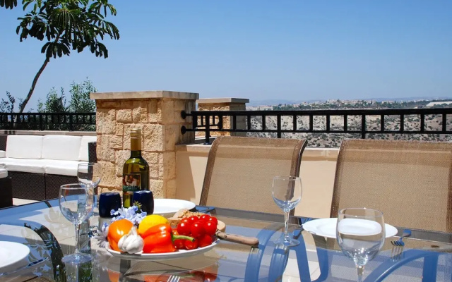 Charming 3 bedroom villa 'EZ02' with beautiful views, communal pool and resort facilities, Zephyros Village on Aphrodite Hills Resort