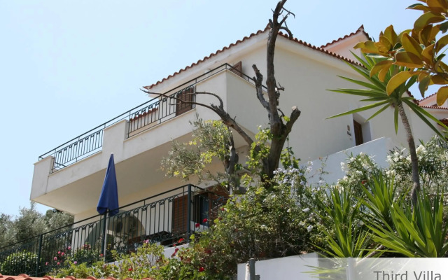 Eye Q Resort