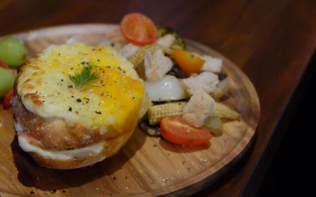 CoffeeLoft Inn &  Café
