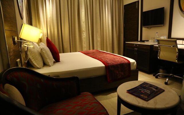 OYO 857 The First Hotel