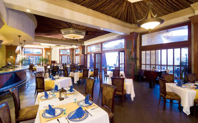 Villa del Arco Residences