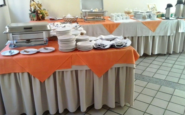 Oft Plaza Oeste Hotel