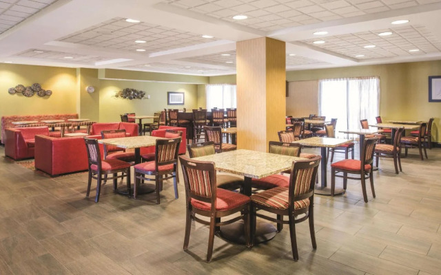 Holiday Inn Express St. Louis Arpt Maryland Hgts