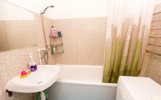 Апартаменты на улице Героев Самотлора 16