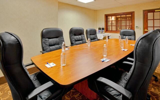Holiday Inn Express & Suites Bethlehem Arpt-Allentown Area