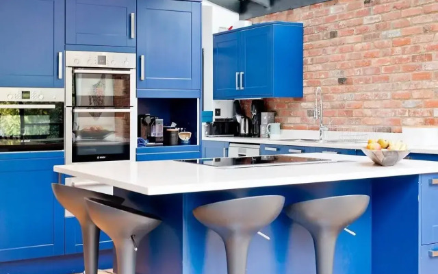 Bright & Spacious 5 Bed House in Charming Putney