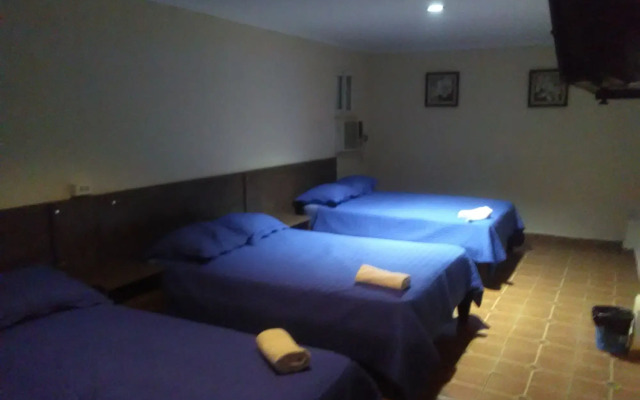 Express Inn Panama International Airport Hostel