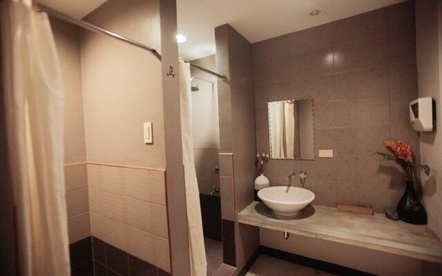 New Crown Hotel