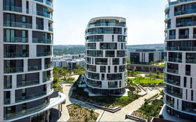 Upmarket unit at Ellipse waterfall country estate