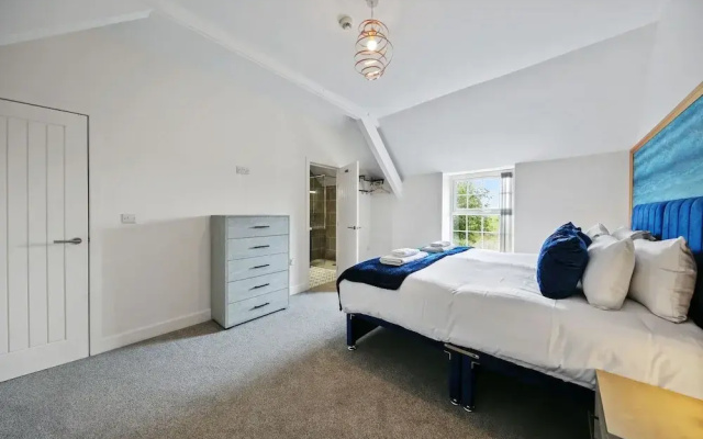 Host Stay The Staffordshire Knot