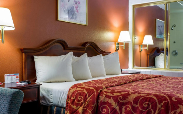 Econo Lodge South