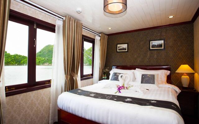 Phoenix Luxury Cruise Halong