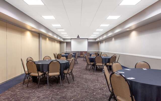 AmericInn by Wyndham Mankato Event Center