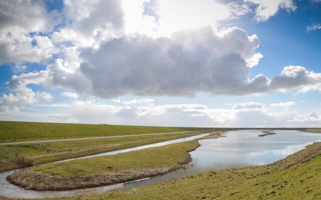 Lovely Child-friendly Holiday Home in Texel near Sea