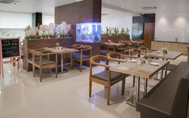 FabHotel Veeraj Suites