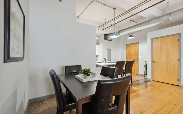 Spacious 2BR Downtown Retreat