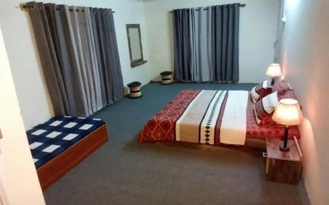 Cross Roads Hotel