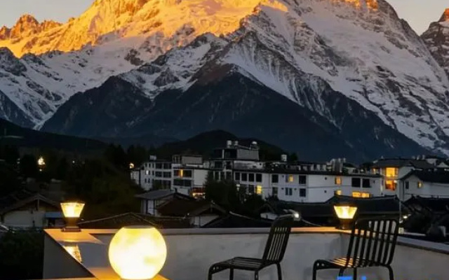 Le Er Ju · Aurora | 270 ° panoramic snow mountain vacation accommodation with you – Outside – Lijiang