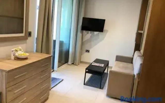 Westone Suite710-hosted by Sweetstay