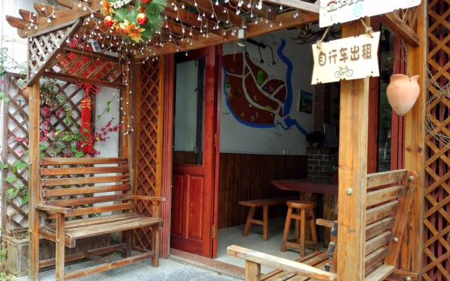 Gestern Inn-English Service