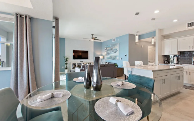 Decadent Penguin - Storey Lake by Shine Villas #704