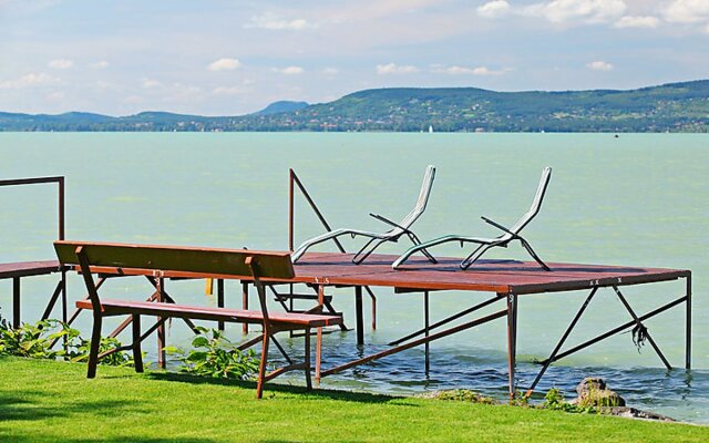 Balaton A2032