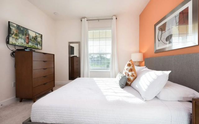 Pleasant home with private pool near Disney
