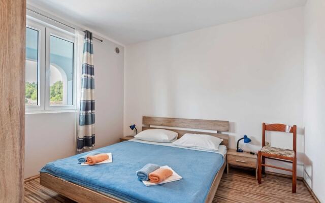 Homely Apartment in Vir With Balcony