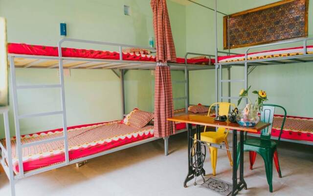 Nha Sin's Homestay - Hostel