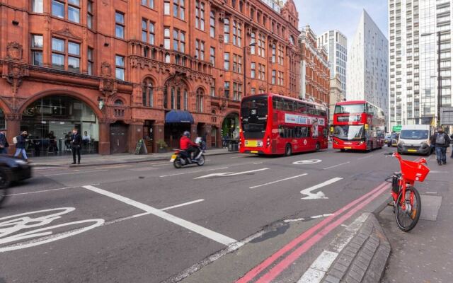 Bright & Beautiful Two Bedroom Apartment, Sleeps 4