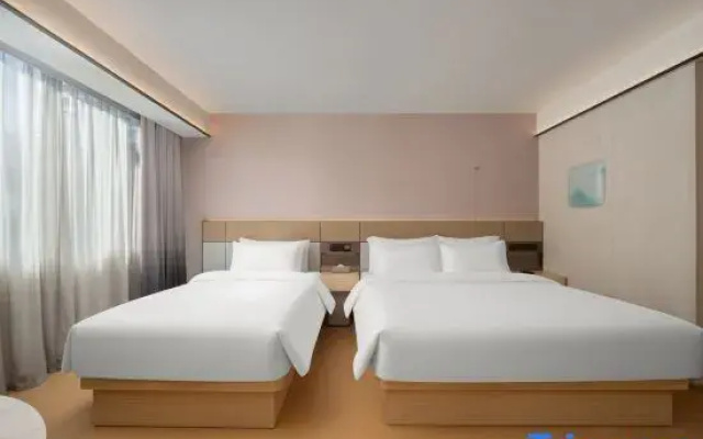 JI Hotel (Fenghuang Ancient Town Tourist Center)