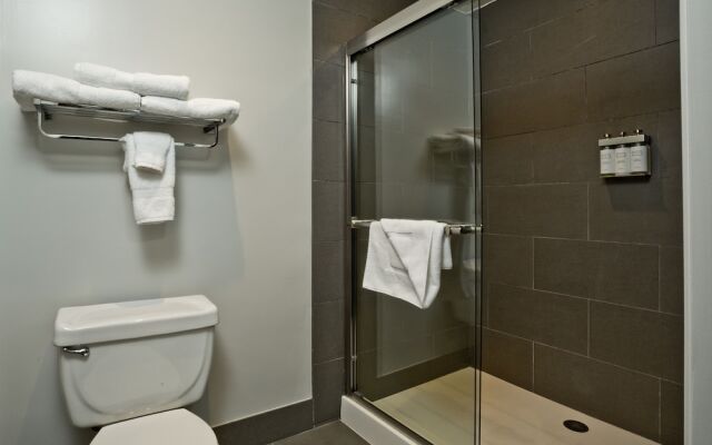 Best Western Crestview Hotel & Suites