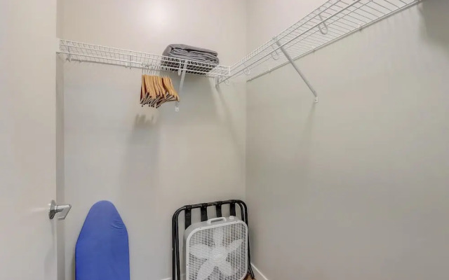 FRONTDESK The Central Apts Minneapolis