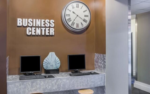 Baymont Inn & Suites Indianapolis Northeast