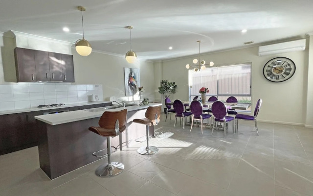 Spacious 7BRM 5-bathroom Rental House