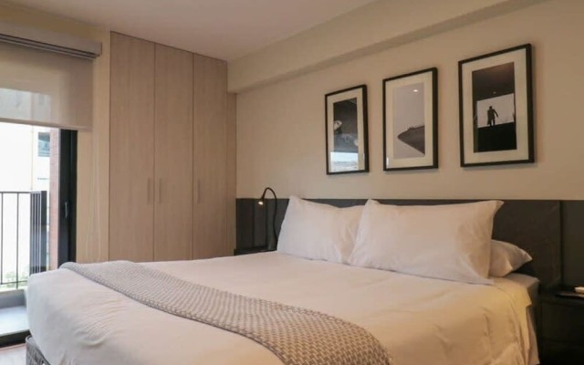 w Spectacular 1BR With Balcony in Miraflores