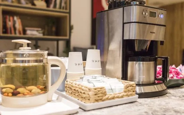 Cheezo High altitude river view Hotel ( Jiefangbei hongyadong store)