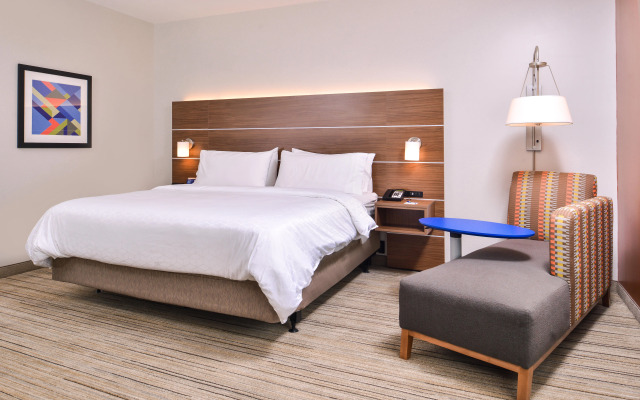 Holiday Inn Express & Suites Farmville by IHG