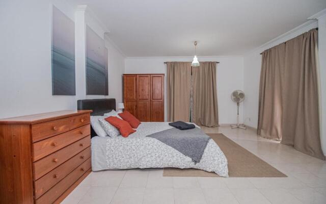 Charming Private Rooms in an Apartment A2 Penha - Faro